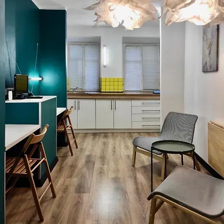 зі світлом в центрі старого львова