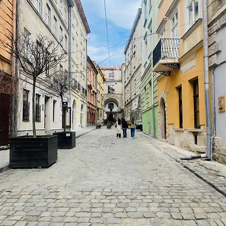 зі світлом в центрі старого львова Апартаменти *