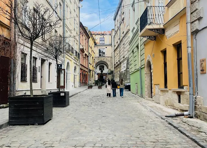 зі світлом в центрі старого львова Апартаменты *